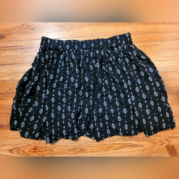 Dresses & Skirts - Skirt